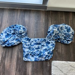 A&F cropped puff sleeve top